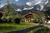 Bergdorf Going Garten-Idylle am Wilder Kaiser Frhlingsblte in Tirol Urlaub unter Gipfel Panorama