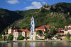 Drnstein Wallfahrtskirche mit Burgruine ber Donau Bergufer