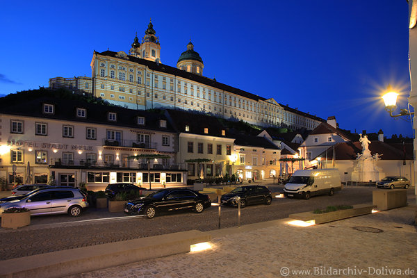Altstadt Melk Nachtfoto historische Burgpanorama Denkmler Skyline Nachtbild