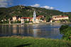 Drnstein Panorama am Donauwasser Foto Wallfahrtskirche Burgruine Wachau Berglandschaft