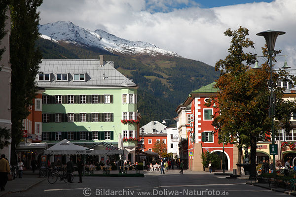 Lienzer Hauptplatz Altstadthäuser unter Dolomiten Weißgipfel von Andrä-Kreuzgasse Lienzer Hauptplatz Altstadthäuser unter Dolomiten Weißgipfel von Andrä-Kreuzgasse