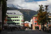 004787_Lienzer Hauptplatz Foto Altstadthuser unter Dolomiten Weigipfel Andr-Kreuzgasse Blick