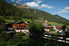 003073_Obermauern bei Virgen blumiger Alpendorf Huser mit Ferienwohnungen in Osttirol Landschaft