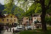 105738_Hallstatt Foto Marktplatz mit Besucher & Pension Hallberg in Seestrasse 113 am Museumsgebude