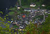 105838_Hallstatt Huser am Hafen, Hausdcher, Schiffe auf Seeufer Panorama Foto von oben, Strasse, Seeblick