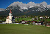 Going grne Berglandschaft Foto mit Pfarrkirche zum Heiligen Kreuz in WilderKaiser Panorama