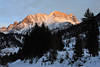 816741_ Hochfilzen Skilufer in Pillerseetal unter roten Leoganger Steinbergen in Tirol Abendsonne Foto