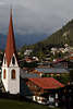 810212_ Seefeld in Tirol Kirchturm & Dcher der Ferienstadt Foto vom Pfarrhgel