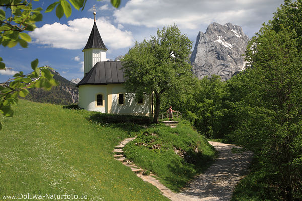 Antonius Kapelle Felskulisse Wilderkaiser Alpenlandschaft Wanderziel