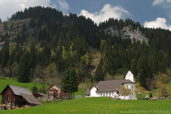 Alpendorf Ebnit Foto Holzhuser Kirche unter Steilhang Dornbirner Voralpen