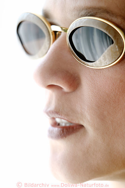 Face in designer eyepiece glasses lips Incognito beauty girl